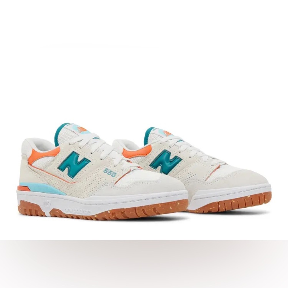 New Balance 550 mixed media low top Sneakers in sea salt vergis